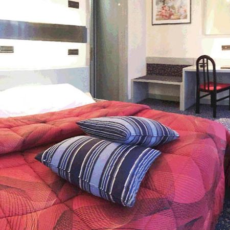 Hotel Michelangelo Biella Quarto foto